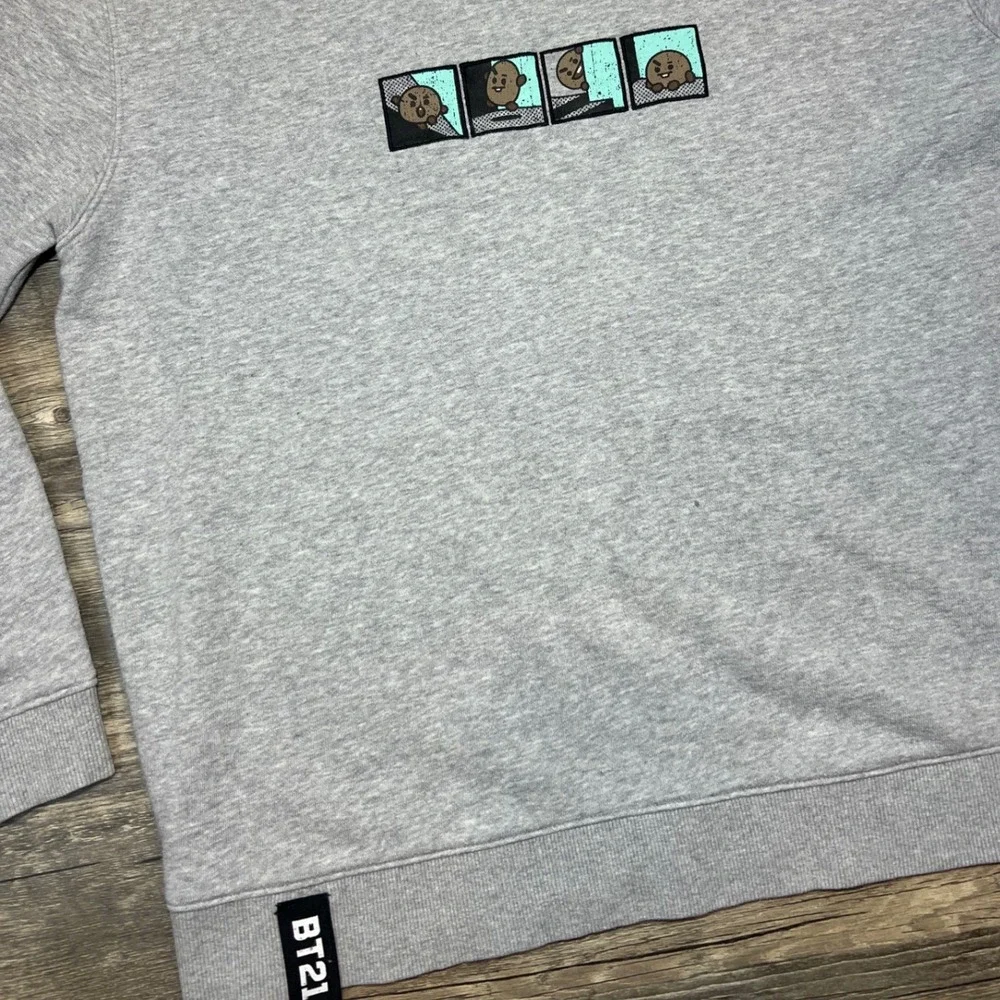 BT21 Crewneck Sweatshirt Medium Gray Graphic BTS LINE Friends Kpop Unisex‎
